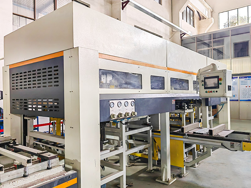 Machine d'empilage automatique de noyau de fer